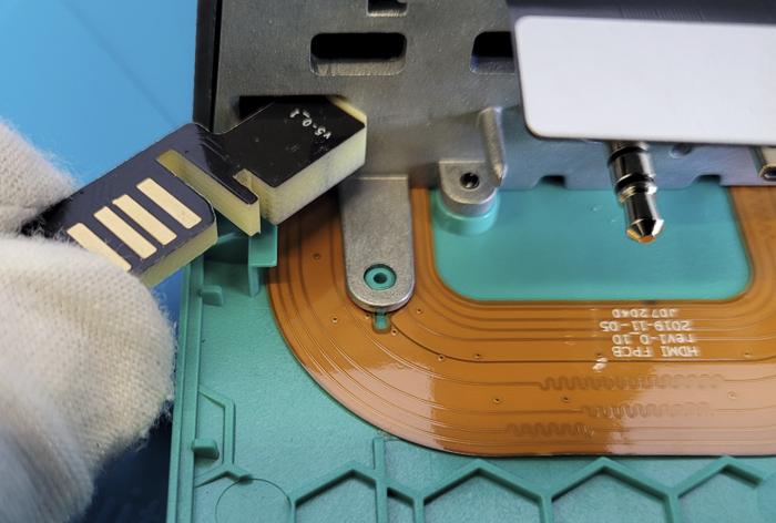 pi-top [4] DIY USB plug blocked in assembly